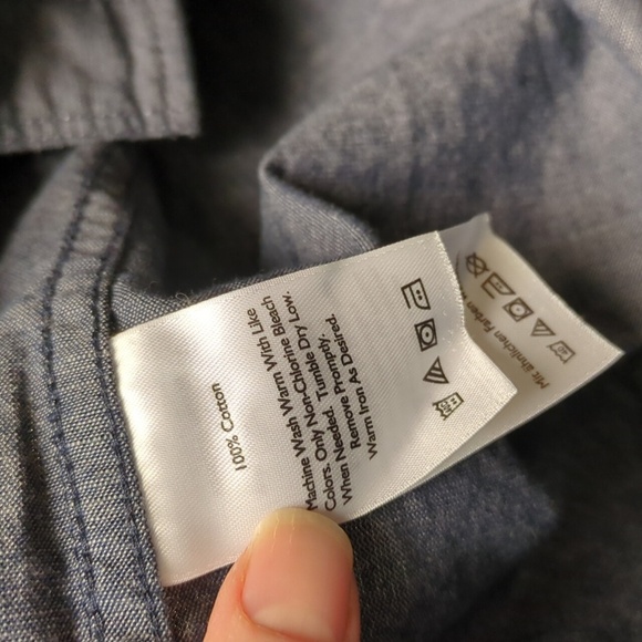 Eddie Bauer Chambray Classic Fit Short Sleeved Button Down Shirt - Picture 4 of 4